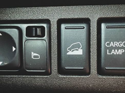Used 2018 Nissan Frontier PRO-4X AWD/4WD image 16