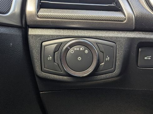 Used 2019 Ford Fusion SE image 21