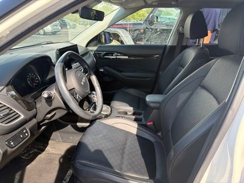 Certified 2023 Kia Seltos SX w/ SX Sunroof Package AWD/4WD image 11