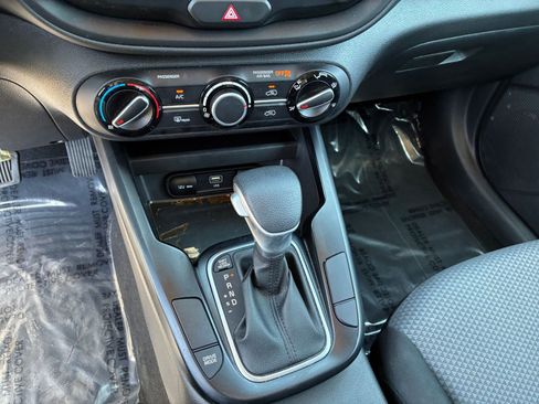 Used 2025 Kia Soul LX w/ LX Technology Package FWD image 39