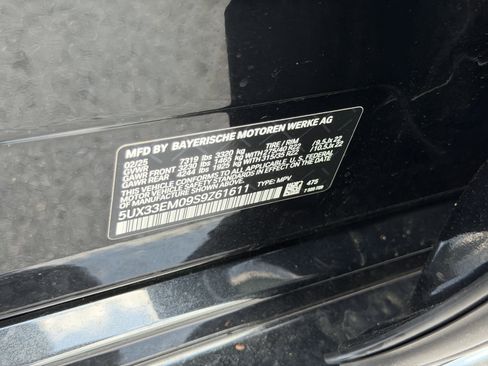 Used 2025 BMW X7 M60i image 33