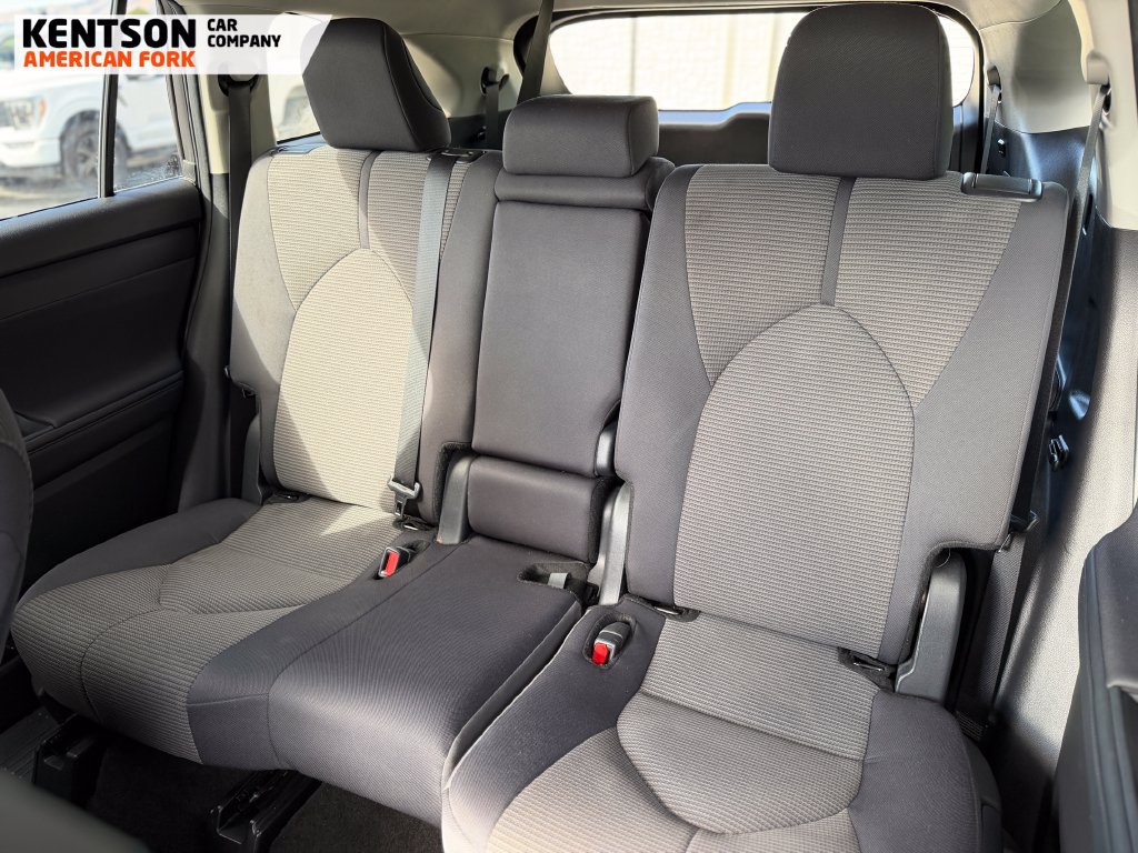 Used 2025 Toyota Highlander LE AWD/4WD image 28