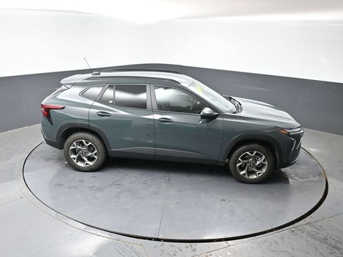 Used 2025 Chevrolet Trax LT FWD image 44