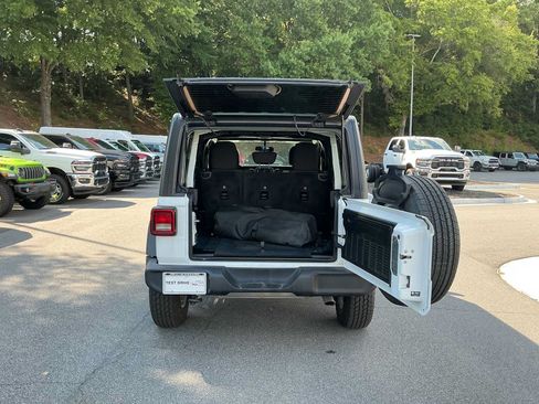 Used 2023 Jeep Wrangler Unlimited Sport AWD/4WD image 29