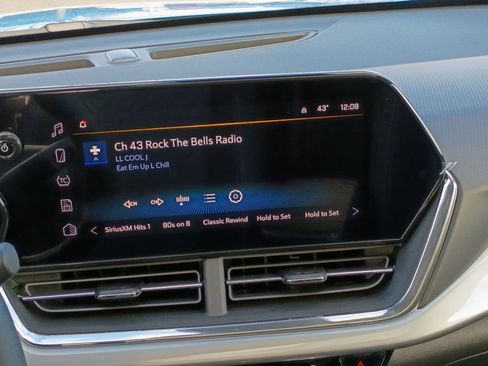 New 2026 Chevrolet Trax LT w/ Sunroof Package image 32