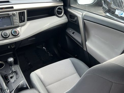 Used 2015 Toyota RAV4 LE AWD/4WD image 19