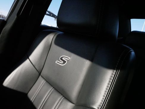 Used 2017 Chrysler 300 S image 31