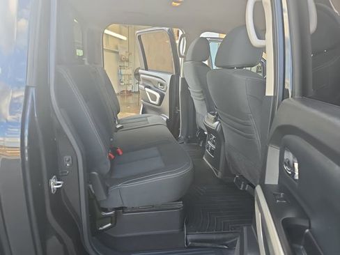 Used 2019 Nissan Titan SV w/ SV Convenience Package image 18
