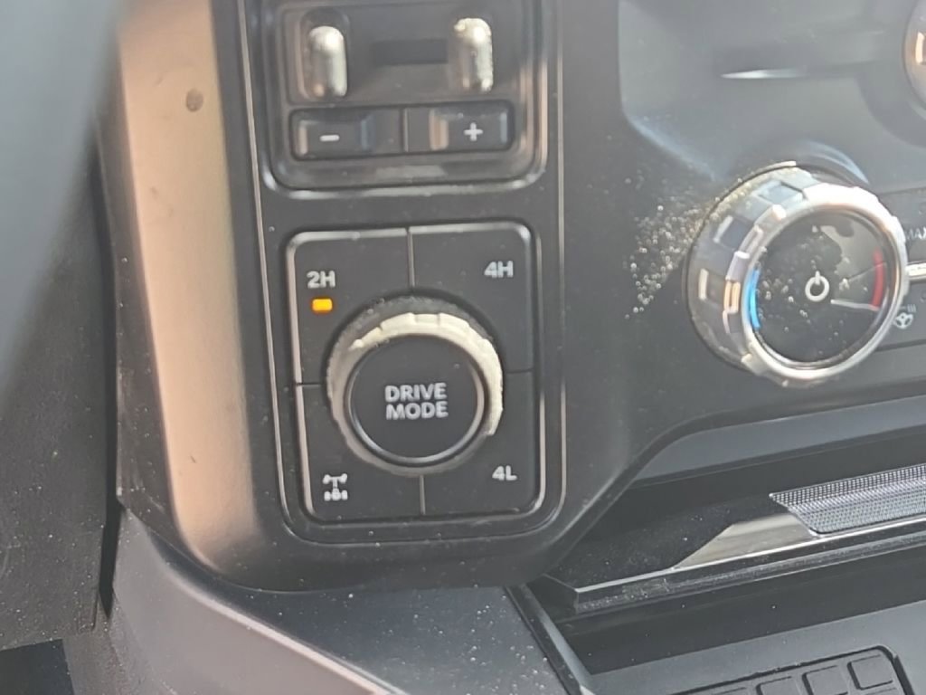 Used 2025 Ford F250 Lariat AWD/4WD image 37