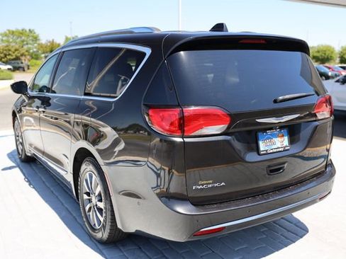 Used 2019 Chrysler Pacifica Touring-L Plus w/ Advanced Safetytec Group FWD image 3