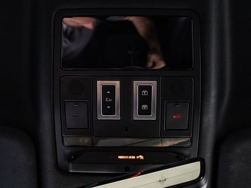 Used 2023 Land Rover Defender 90 V8 image 37