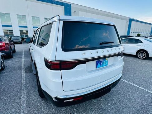 Used 2023 Jeep Wagoneer 2WD image 12