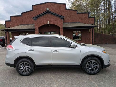 Used 2015 Nissan Rogue S FWD image 3