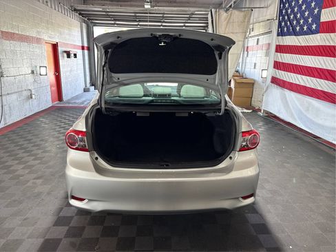 Used 2013 Toyota Corolla LE FWD image 12