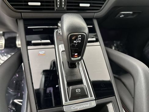 Certified 2023 Porsche Cayenne Turbo AWD/4WD image 33