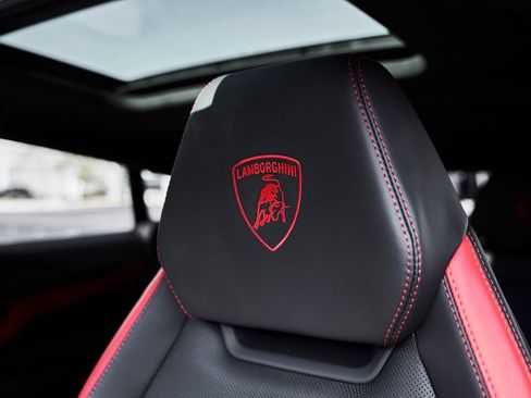 Used 2025 Lamborghini Urus Performante AWD/4WD image 46