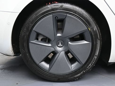 Used 2021 Tesla Model 3 Standard Range Plus image 11