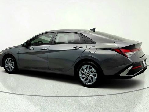Used 2024 Hyundai Elantra SEL FWD image 7