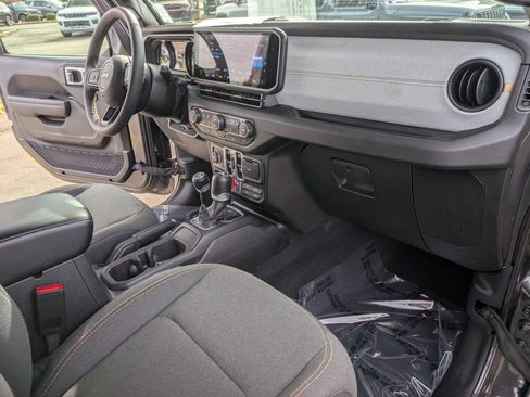 Used 2024 Jeep Wrangler Willys image 25