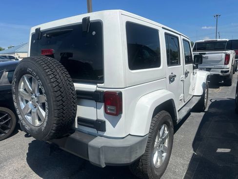 Used 2012 Jeep Wrangler Unlimited Sahara w/ Connectivity Group AWD/4WD image 4