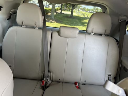 Used 2012 Toyota Sienna XLE FWD image 34