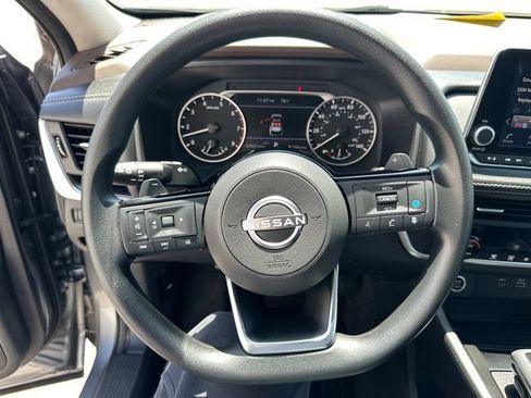 Used 2023 Nissan Rogue SV image 24
