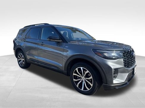 Used 2025 Ford Explorer ST-Line image 6