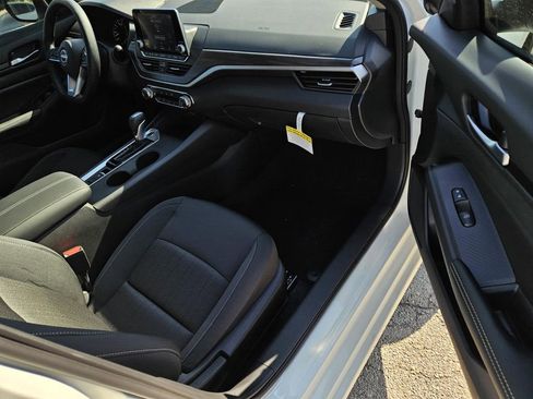 New 2025 Nissan Altima 2.5 SV image 5