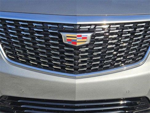New 2026 Cadillac XT5 Luxury image 9