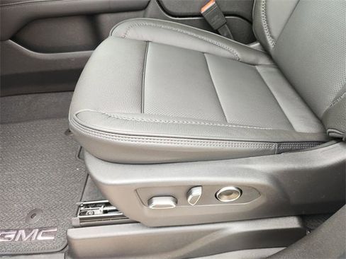 New 2026 GMC Yukon XL Denali w/ Denali Reserve Package image 17