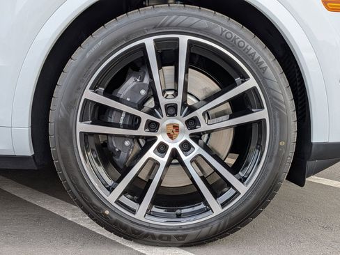 Certified 2026 Porsche Cayenne E-Hybrid AWD/4WD image 29