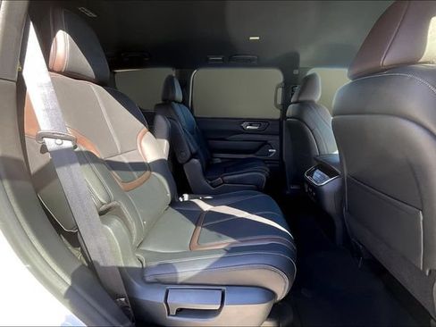 New 2026 Nissan Armada SL w/ Captain's Chari Seat Package AWD/4WD image 9