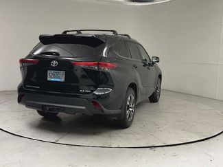 Used 2021 Toyota Highlander XLE AWD/4WD video 2