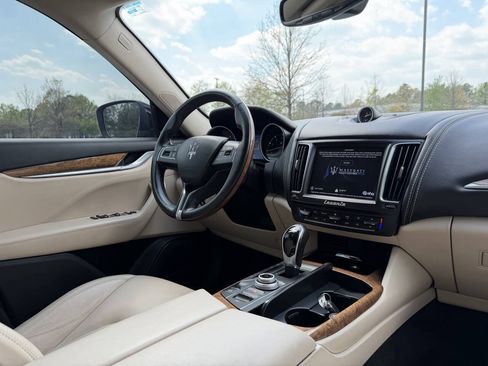Used 2018 Maserati Levante AWD/4WD image 19