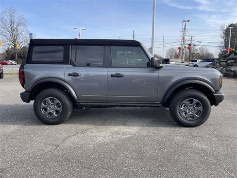 New 2025 Ford Bronco Base image 8