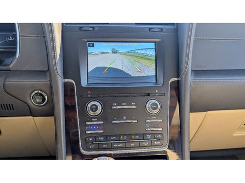 Used 2016 Lincoln Navigator Reserve image 23