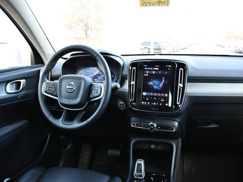 Certified 2025 Volvo XC40 B5 Plus image 17