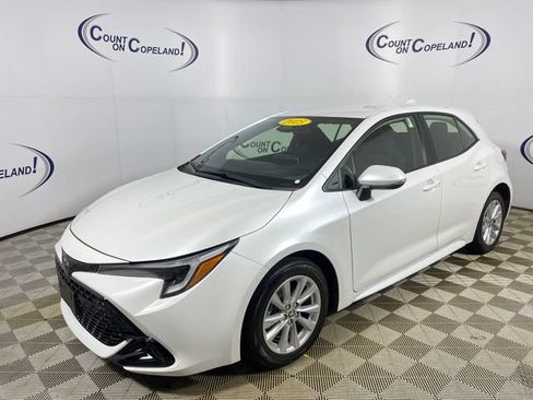 Used 2025 Toyota Corolla SE FWD image 3