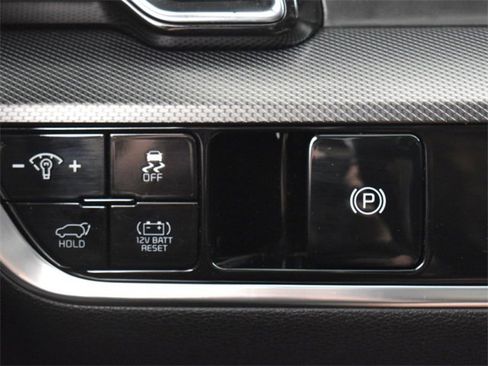 Certified 2025 Kia Sportage SX Prestige image 25