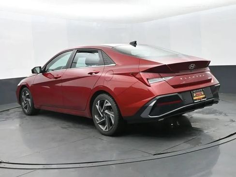 Used 2024 Hyundai Elantra Limited FWD image 9
