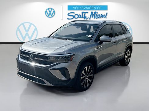 Used 2022 Volkswagen Taos SE image 3