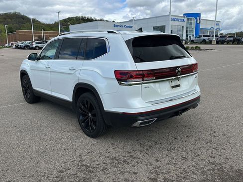 Used 2024 Volkswagen Atlas SEL AWD/4WD image 5