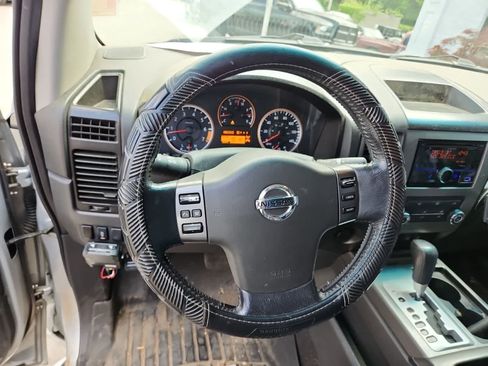 Used 2010 Nissan Titan SE w/ SE Value Truck Pkg image 12