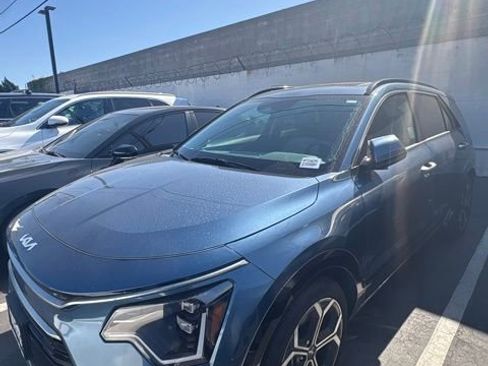 Certified 2025 Kia Niro SX Touring FWD image 2