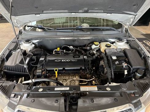 Used 2014 Chevrolet Cruze LS image 27