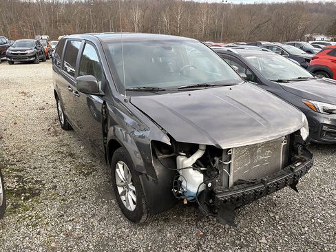 Used 2020 Dodge Grand Caravan SE image 1