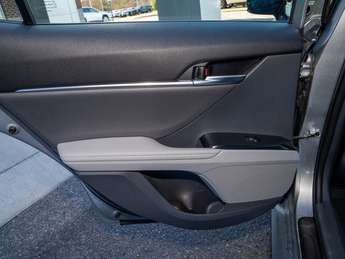 Used 2019 Toyota Camry XLE image 8