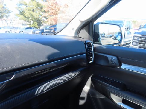 Used 2025 Ford Ranger Lariat w/ FX4 Off-Road Package image 21