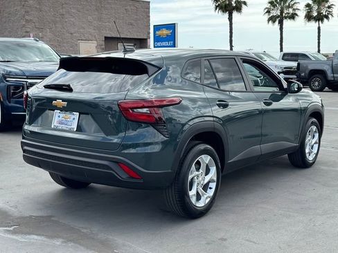 New 2026 Chevrolet Trax LS w/ LS Convenience Package FWD image 5