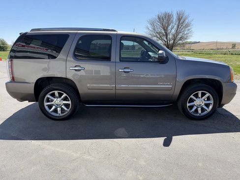 Used 2011 GMC Yukon Denali AWD/4WD image 6